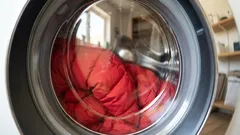 Daunenjacke richtig waschen: Expertentipps zur Pflege