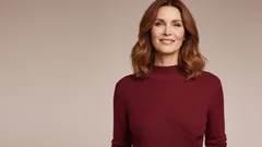 Diese Farben verjüngen: Die besten Kleiderfarben für erwachsene Frauen 2026